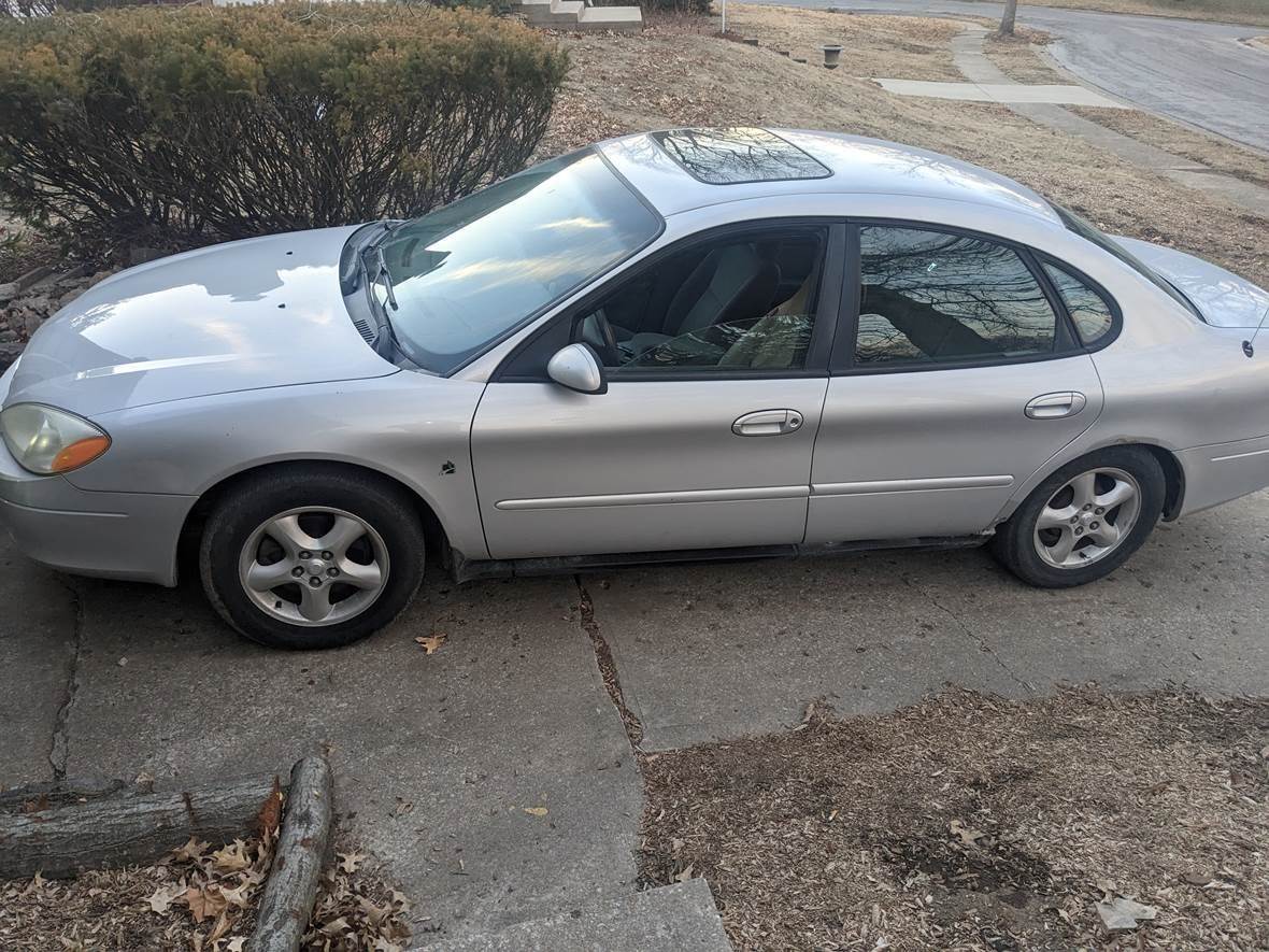 2001 Ford Taurus for sale by owner in Kansas City