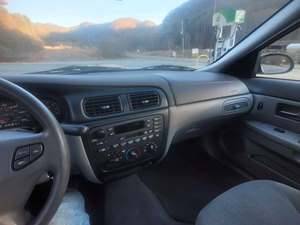 White 2003 Ford Taurus