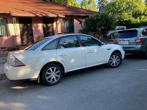 White 2009 Ford Taurus