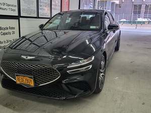 Black 2022 Genesis G70