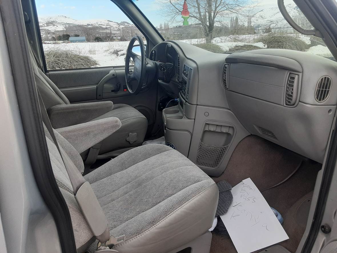 1997 GMC Safari for sale by owner in Chelan