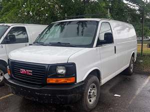 White 2011 GMC Savana Cargo