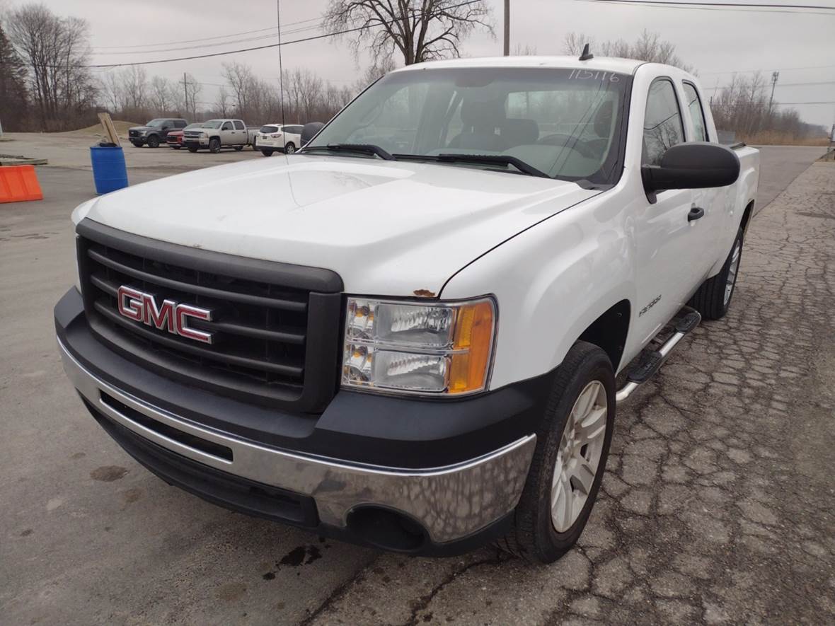 2009 GMC Sierra 1500 Classic for sale by owner in Sterling Heights