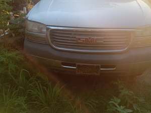 2002 GMC Sierra 2500 with White Exterior