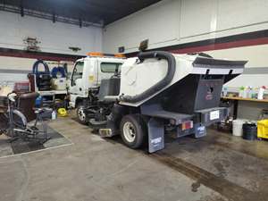 White 2006 GMC w3500