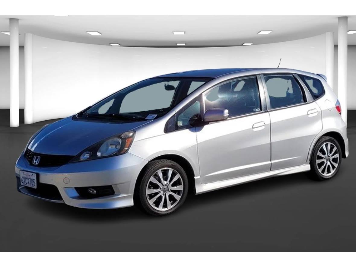 2013 Honda Fit Sport Hatchback for sale by owner in Gilroy