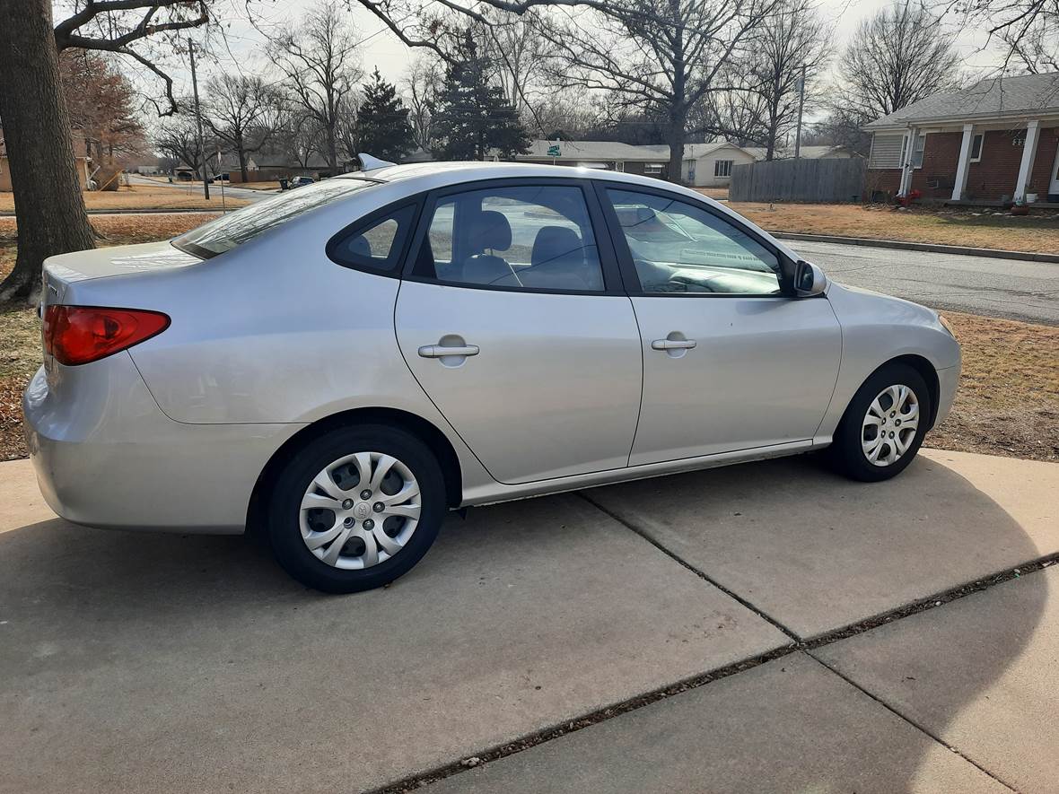 2010 Hyundai Elantra for sale by owner in Wichita