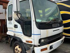 White 2001 Isuzu FRR