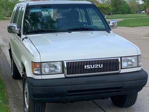 White 1994 Isuzu Trooper