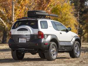 White 2001 Isuzu Vehicross