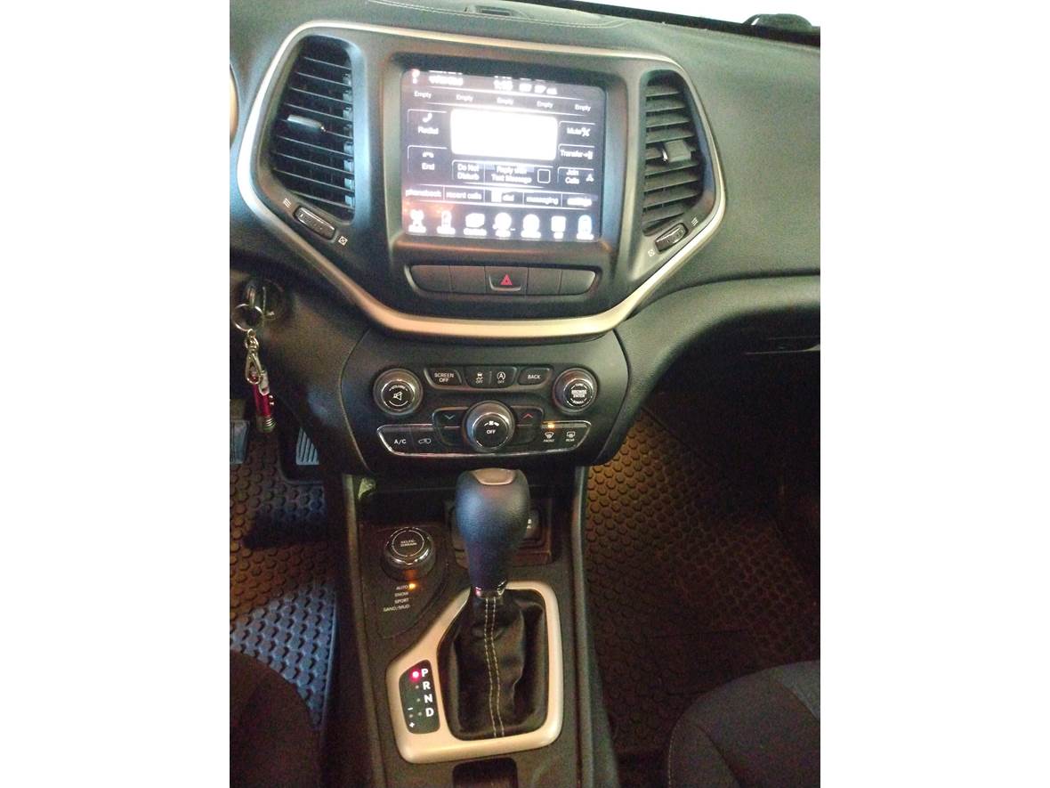 2015 Jeep Cherokee for sale by owner in Rochester