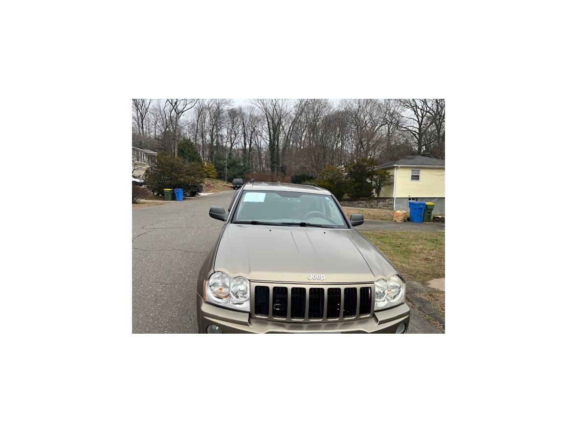 2005 Jeep Grand Cherokee for sale by owner in Waterbury