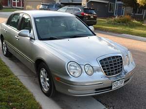 2004 Kia Amanti with Silver Exterior