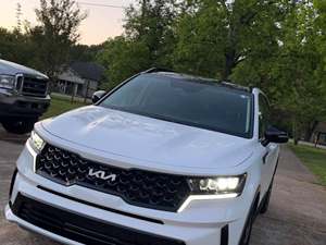 White 2023 Kia Sorento