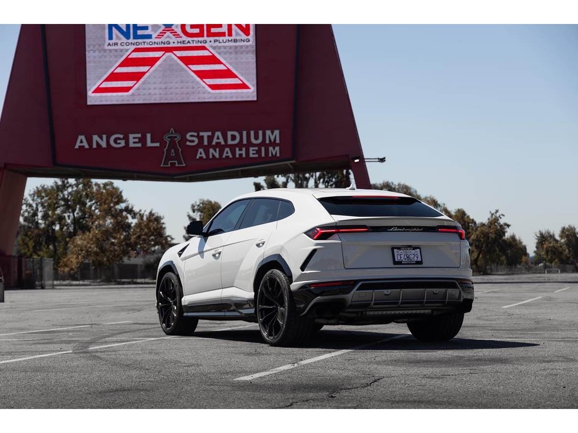 2019 Lamborghini Urus for sale by owner in Los Angeles