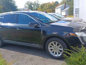 2015 Lincoln MKT with Black Exterior