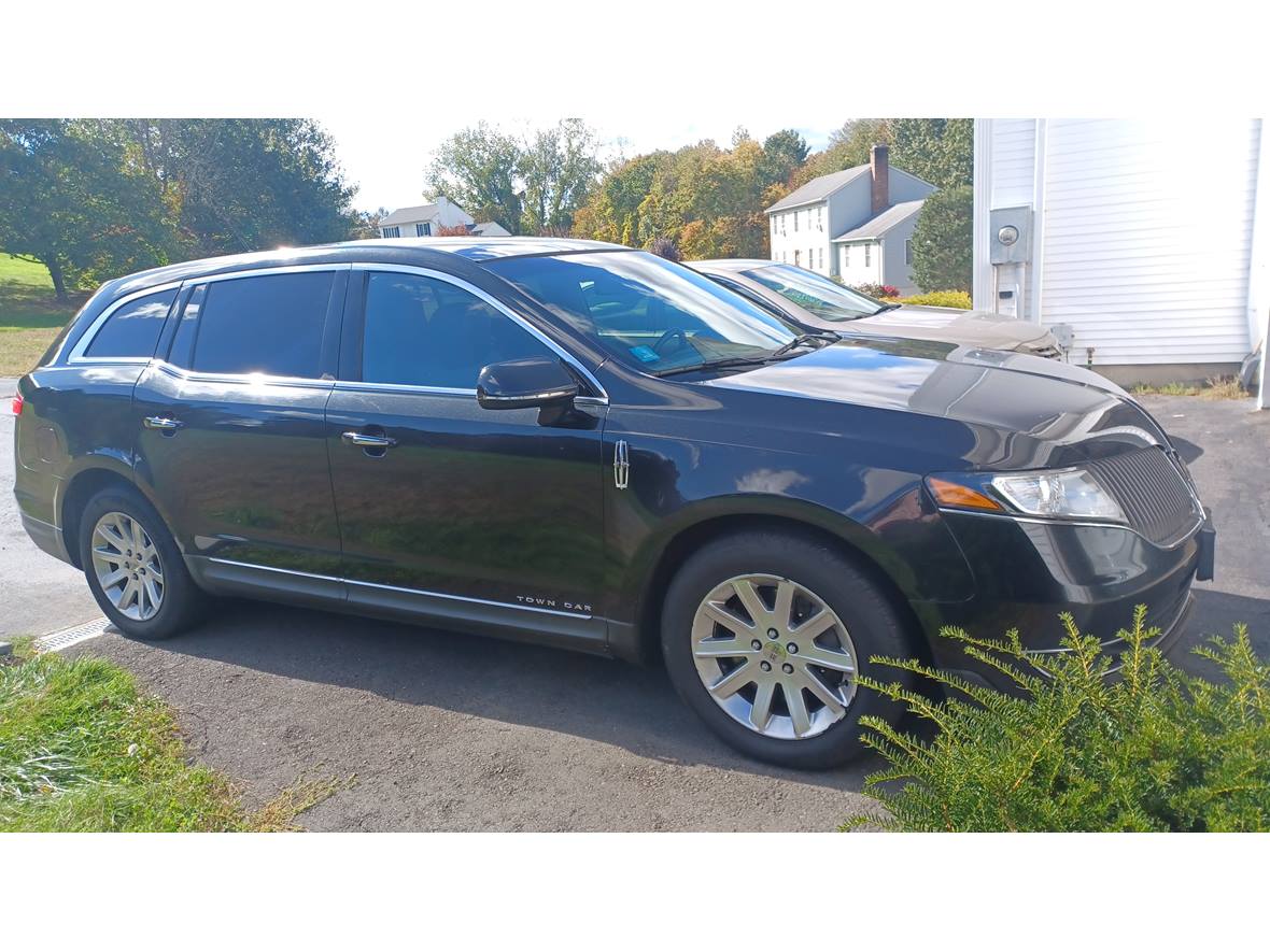 2015 Lincoln MKT for sale by owner in East Granby