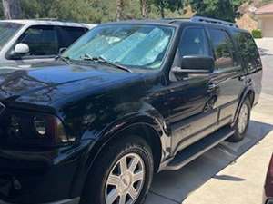 2004 Lincoln Navigator with Black Exterior