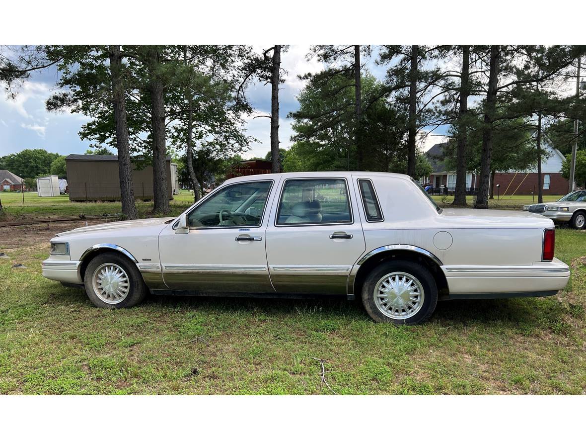 1996 Lincoln Town Car for sale by owner in Bryant