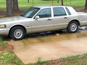 Beige 1997 Lincoln Town Car