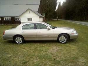 Beige 2003 Lincoln Town Car