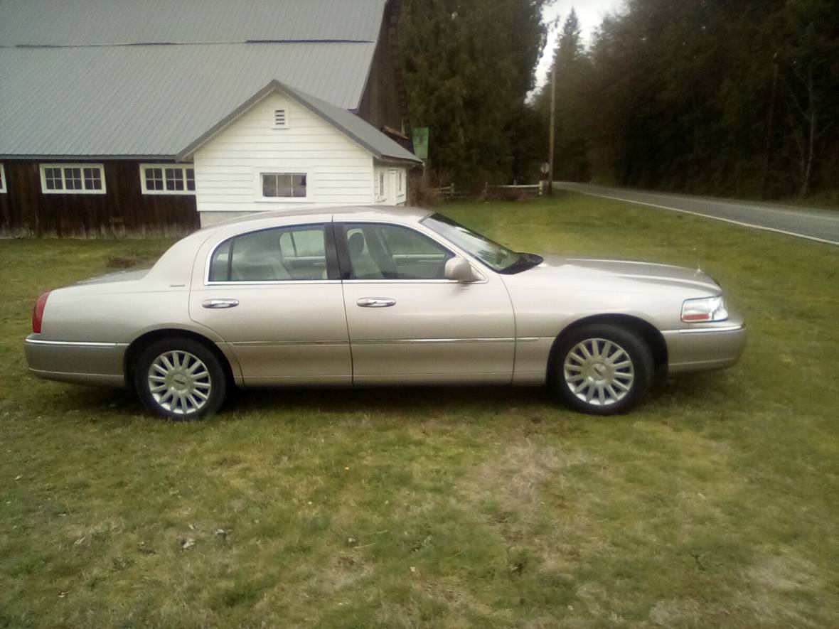2003 Lincoln Town Car for sale by owner in Mount Vernon