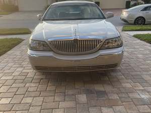 Beige 2006 Lincoln Town Car