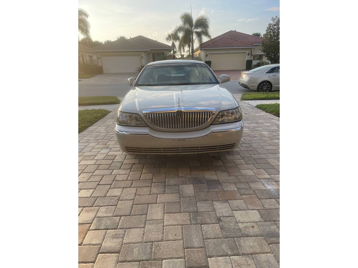 2006 Lincoln Town Car for sale by owner in Nokomis