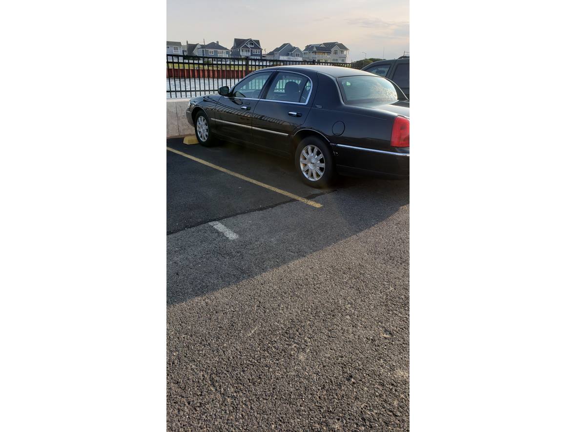 2009 Lincoln Town Car for sale by owner in Belmar