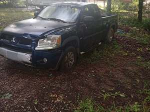 Blue 2006 Mitsubishi Raider