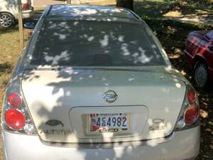 White 2005 Nissan Altima