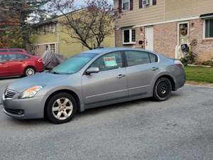 2009 Nissan Altima with Gray Exterior