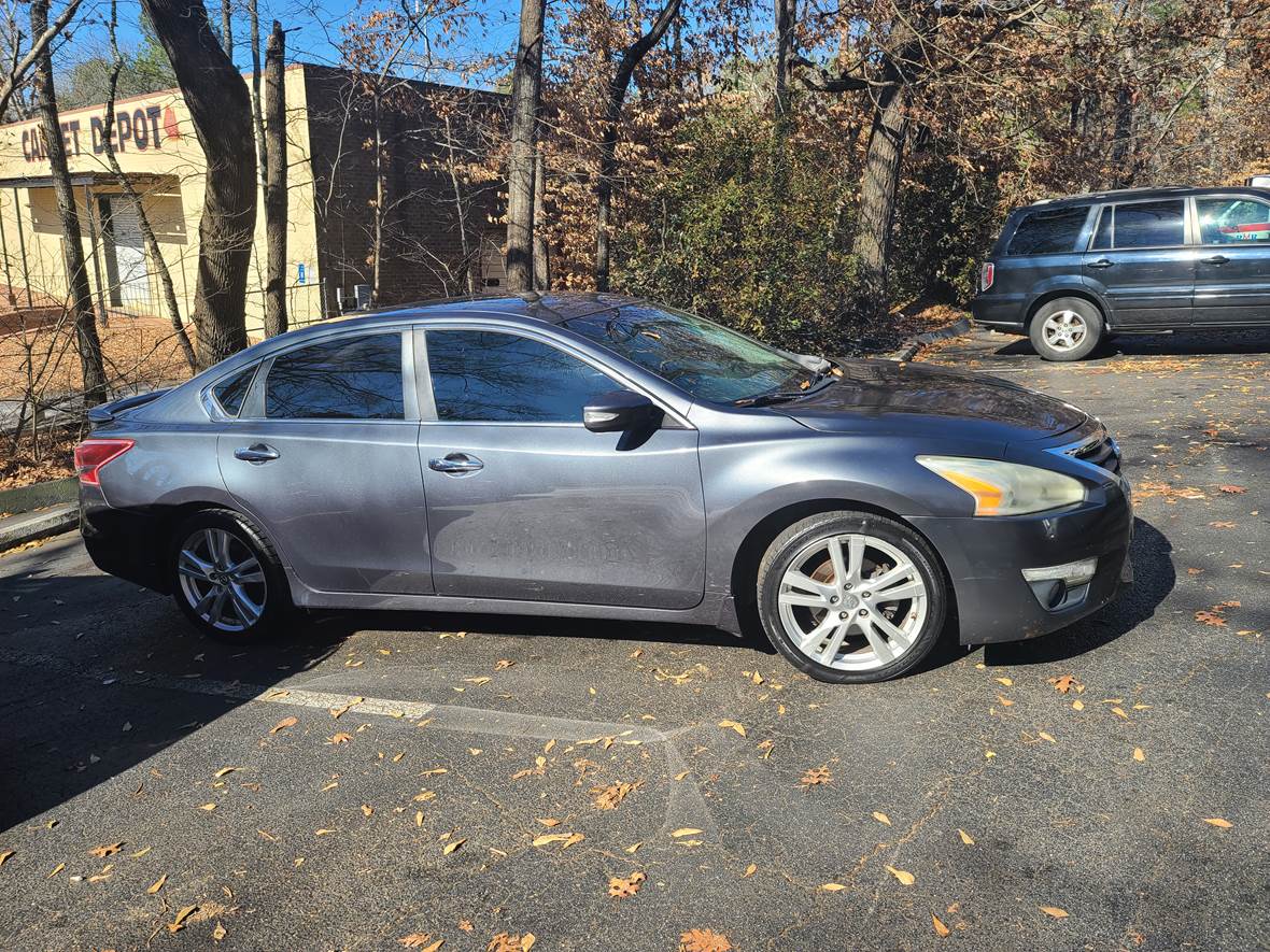 2013 Nissan Altima for sale by owner in Lithonia