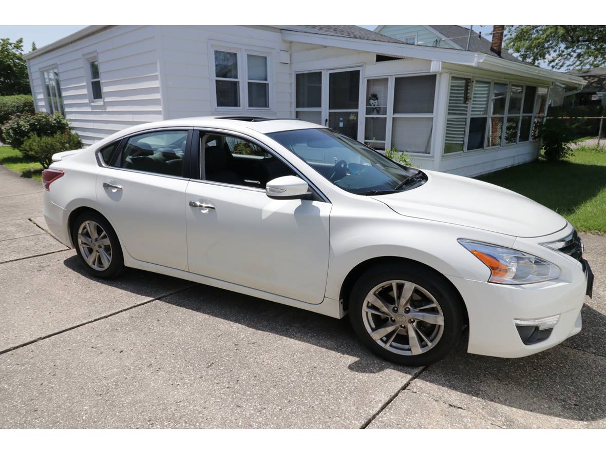 2013 Nissan Altima for sale by owner in Buffalo