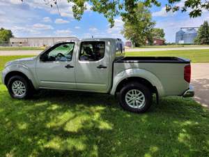 2019 Nissan Frontier with Silver Exterior