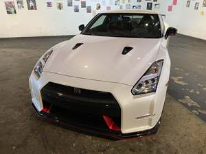 White 2015 Nissan GT-R