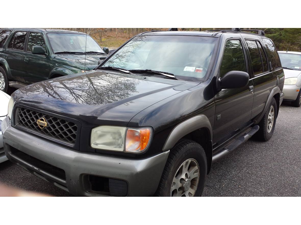 1999 Nissan Pathfinder se  for sale by owner in Miller Place