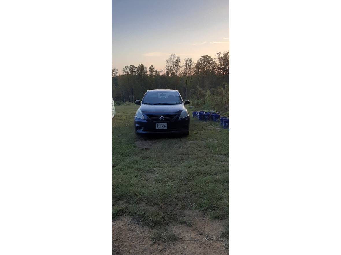 2012 Nissan Versa for sale by owner in South Boston