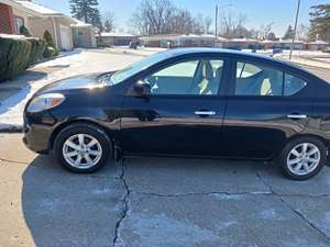 Gray 2013 Nissan Versa