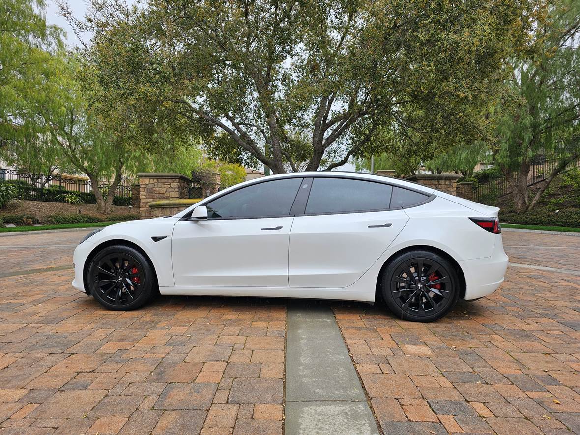 2021 Tesla Model 3 for sale by owner in Chino