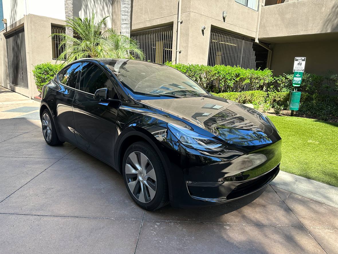 2021 Tesla Model Y for sale by owner in Mesa