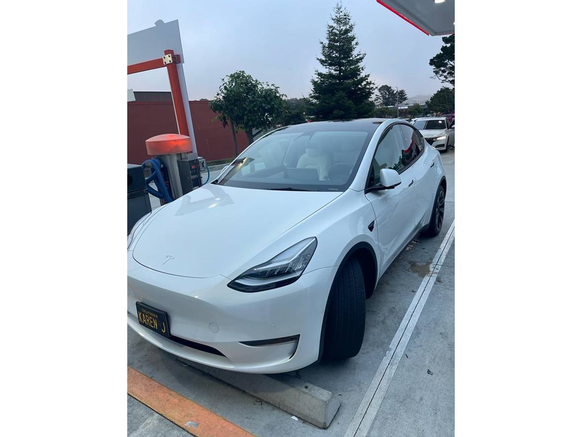 2022 Tesla Model Y for sale by owner in Daly City
