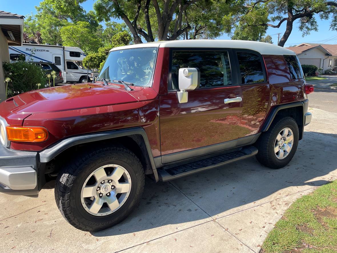 2008 Toyota Fj Cruiser for sale by owner in Santa Ana