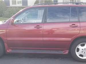 2004 Toyota Highlander with Red Exterior