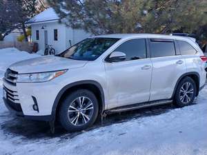 White 2017 Toyota Highlander