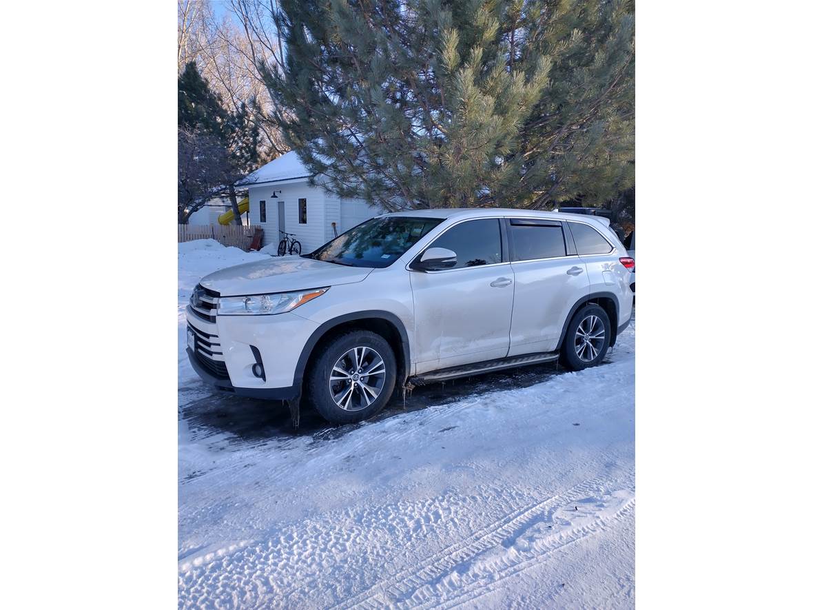 2017 Toyota Highlander for sale by owner in Manhattan