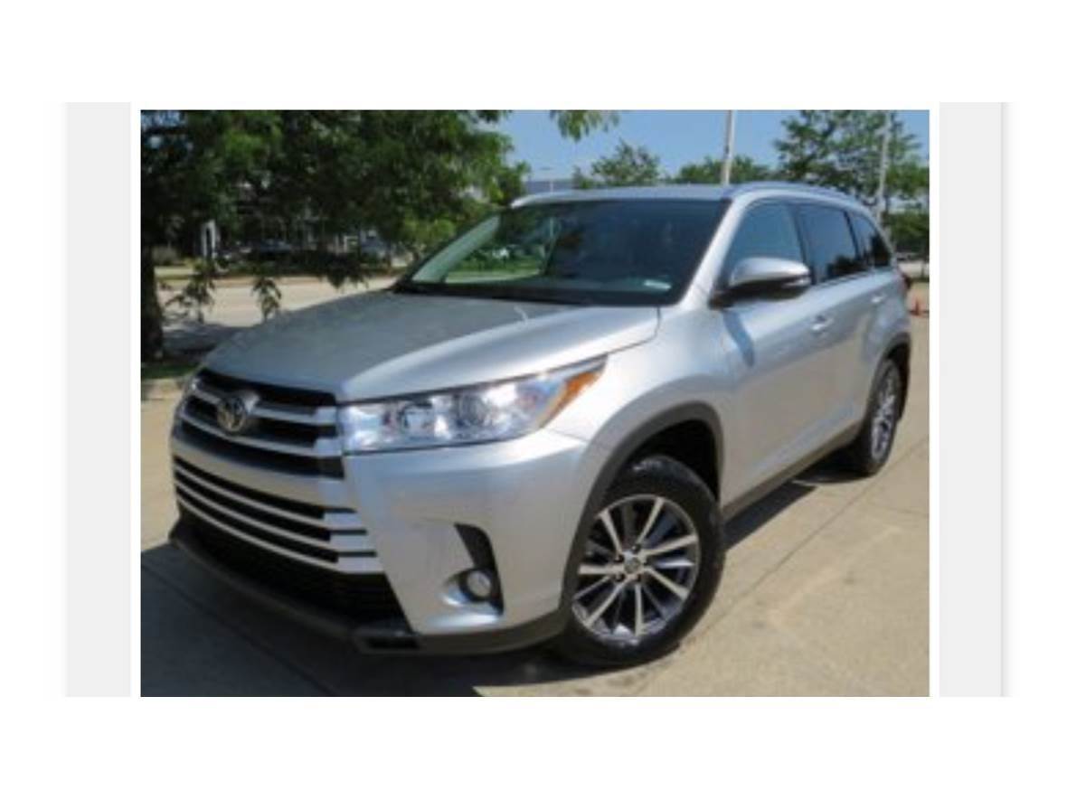 2019 Toyota Highlander XLE for sale by owner in Akron