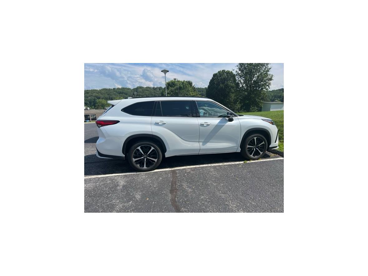 2022 Toyota Highlander for sale by owner in Hillsville