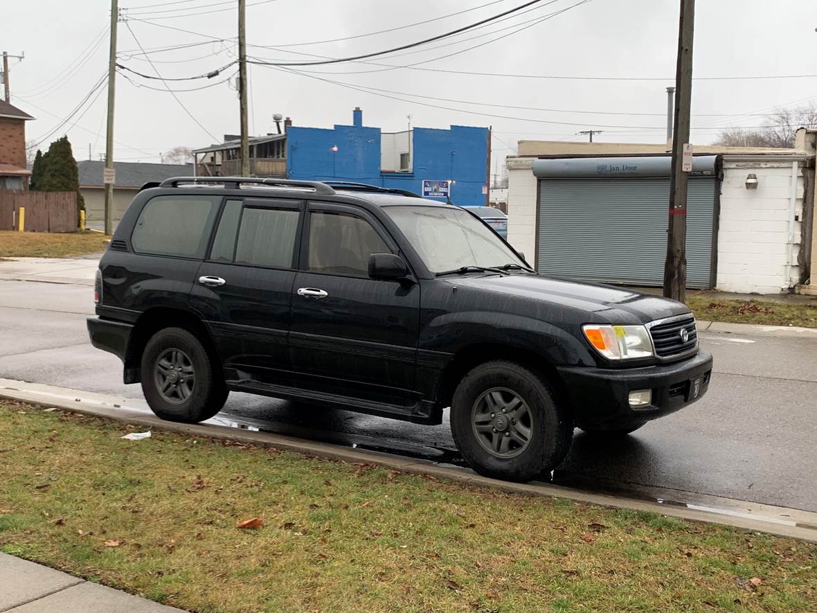 2000 Toyota Land Cruiser for sale by owner in Melvindale