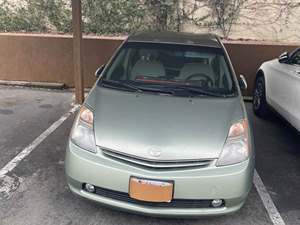 2009 Toyota Prius with Green Exterior